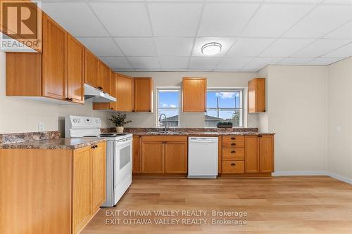 164 Maple Avenue, Pembroke, ON 