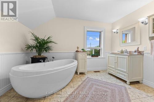 164 Maple Avenue, Pembroke, ON 