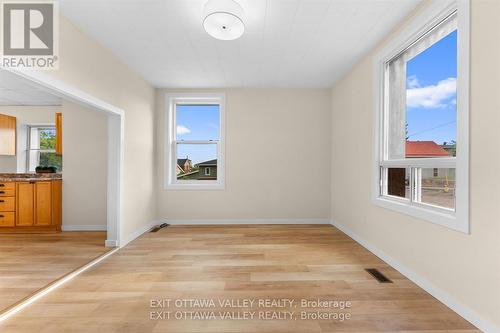 164 Maple Avenue, Pembroke, ON 