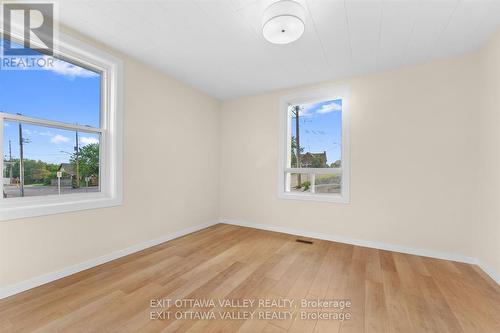 164 Maple Avenue, Pembroke, ON 