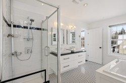 Salle de bains attenante à la CCP - 