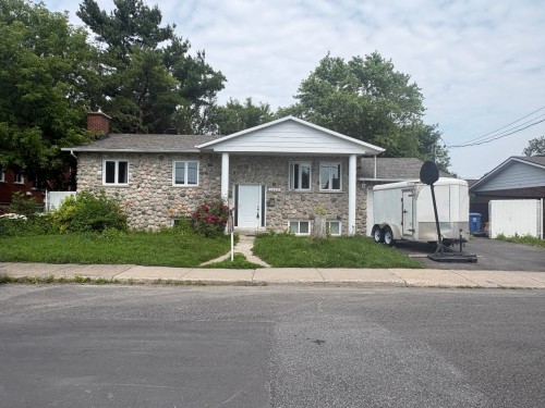 1453 Rue De Gaulle  Longueuil (Saint-Hubert), QC J4T 1M5