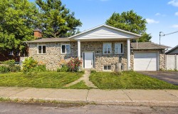 1453 Rue De Gaulle  Longueuil (Saint-Hubert), QC J4T 1M5