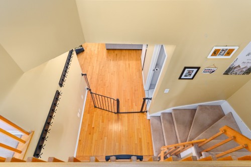 Escalier - 259 Rue Mirabel, Dollard-Des-Ormeaux, QC 