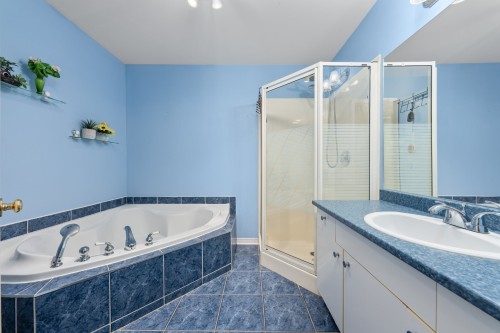 Salle de bains attenante à la CCP - 259 Rue Mirabel, Dollard-Des-Ormeaux, QC 
