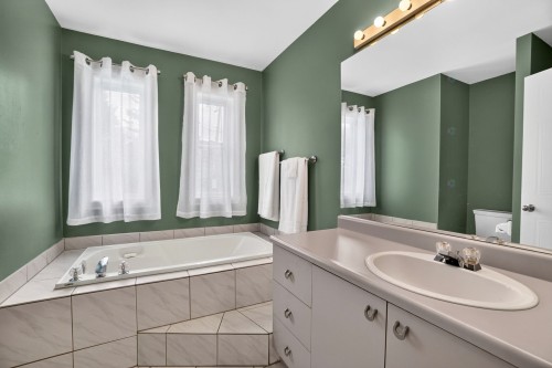 Bathroom - 330 Rue Simoneau, Laval (Auteuil), QC 