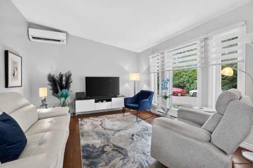 Living Room - 330 Rue Simoneau, Laval (Auteuil), QC 