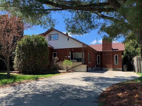 327 Brunswick Street S  Thunder Bay, ON P7E 1W7