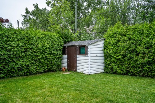 Courtyard - 1896 Rue De Renaix, Laval (Vimont), QC 
