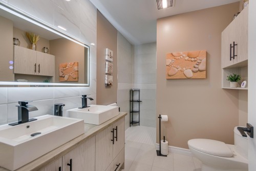 Salle de bains - 65 Rue Major, Ripon, QC 