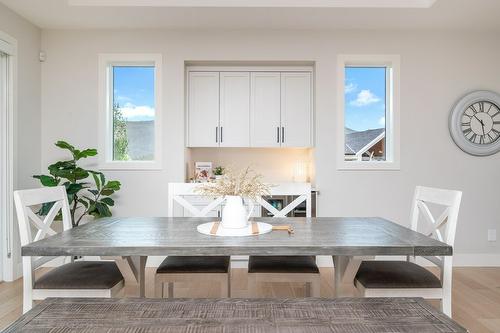 631 Mt Ida Crescent, Coldstream, BC - Indoor Photo Showing Dining Room