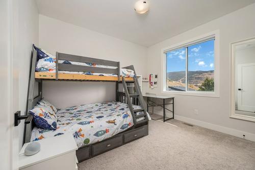 631 Mt Ida Crescent, Coldstream, BC - Indoor Photo Showing Bedroom