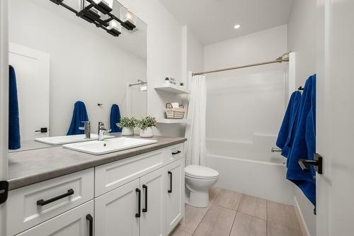 631 Mt Ida Crescent, Coldstream, BC - Indoor Photo Showing Bathroom