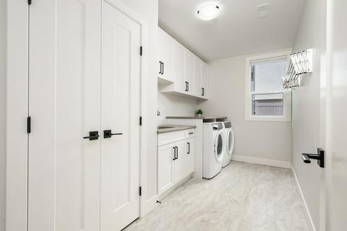 631 Mt Ida Crescent, Coldstream, BC - Indoor Photo Showing Laundry Room