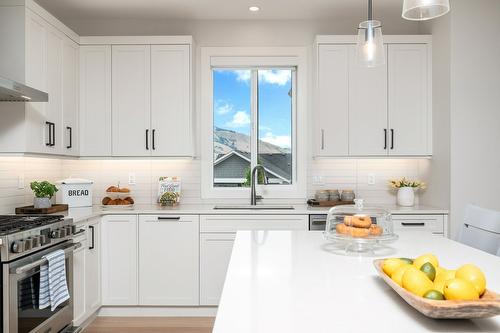 631 Mt Ida Crescent, Coldstream, BC - Indoor Photo Showing Kitchen