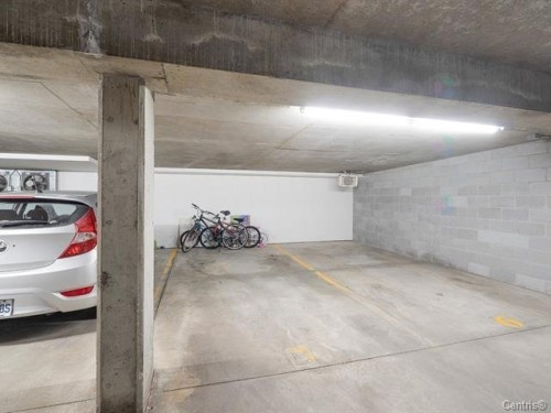 Garage - 6-221 Boul. Bouchard, Dorval, QC 