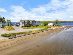 79 Pointe du Mirage  Aldouane, NB E4W 5C7