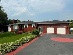 10 Coady ST  Miramichi, NB E1N 5X9