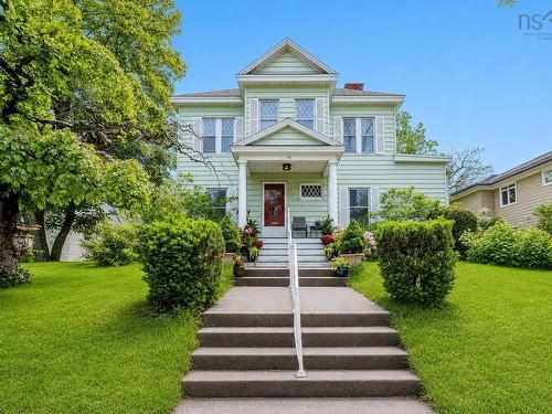 18 Park Street  Sydney, NS B1P 4W4