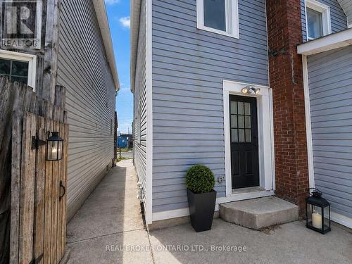 5 Rowanwood Street, Hamilton, ON 