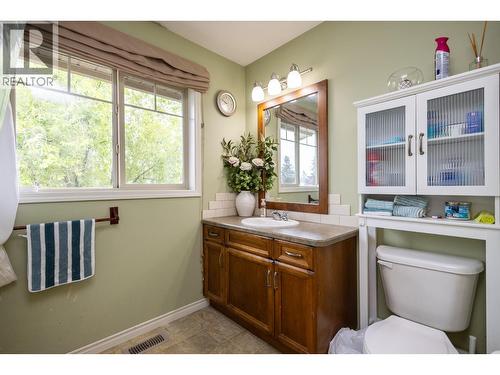 1469 Kloppenburg Road, Kelowna, BC - Indoor Photo Showing Bathroom