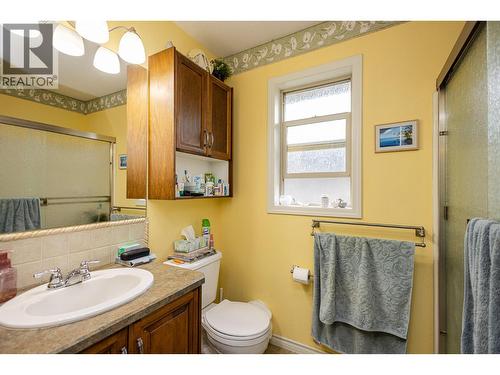 1469 Kloppenburg Road, Kelowna, BC - Indoor Photo Showing Bathroom