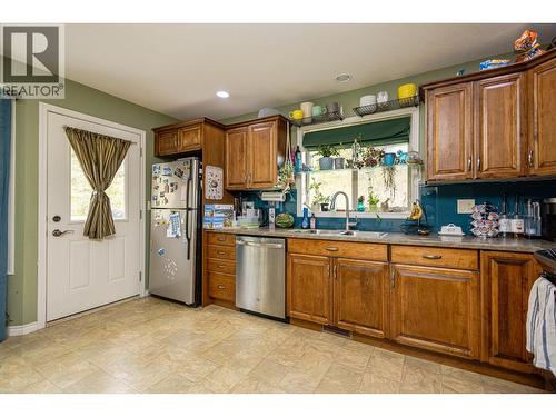 1469 Kloppenburg Road, Kelowna, BC - Indoor Photo Showing Kitchen
