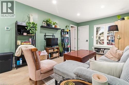 29 Wexford Avenue N, Hamilton, ON - Indoor Photo Showing Living Room