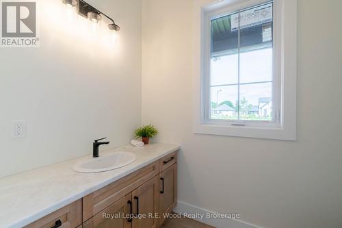 80 Herb Street, Norwich (Norwich Town), ON - Indoor Photo Showing Bathroom
