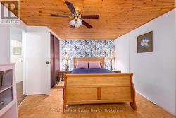 Main level bedroom - 