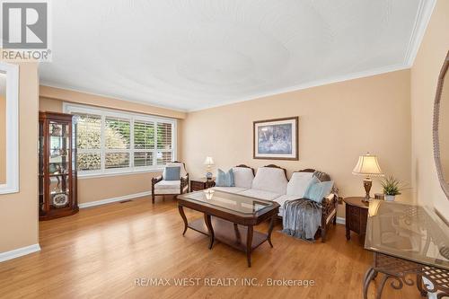 2 Renault Crescent, Toronto, ON 