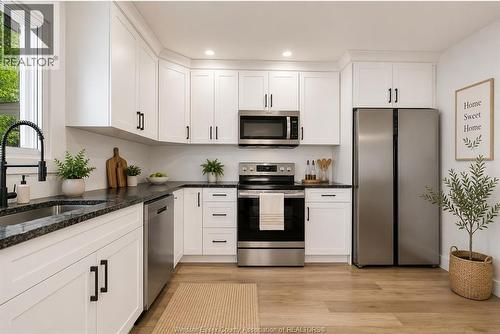 2123 Secord, Windsor, ON - Indoor Photo Showing Kitchen With Upgraded Kitchen