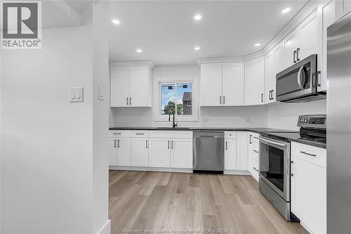 2123 Secord, Windsor, ON - Indoor Photo Showing Kitchen