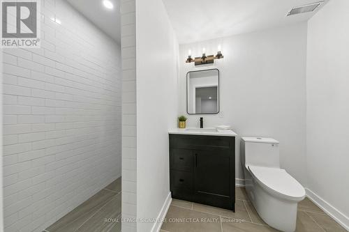 15 Colonial Court, Hamilton, ON 