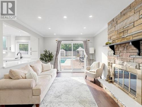 1209 Gloucester Square, Pickering, ON 
