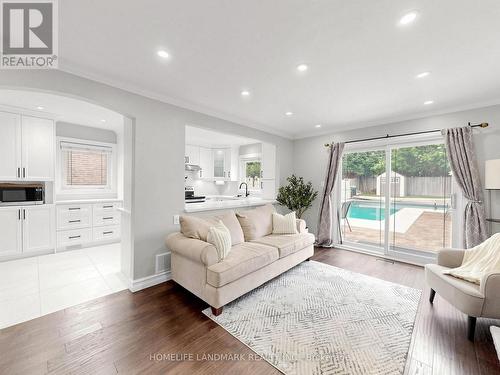 1209 Gloucester Square, Pickering, ON 