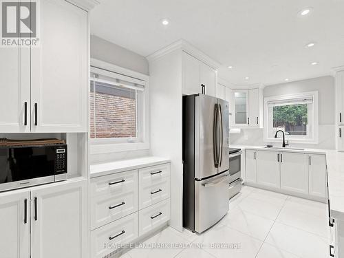 1209 Gloucester Square, Pickering, ON 