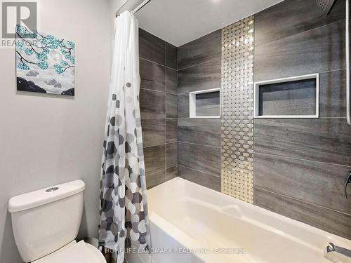 1209 Gloucester Square, Pickering, ON 