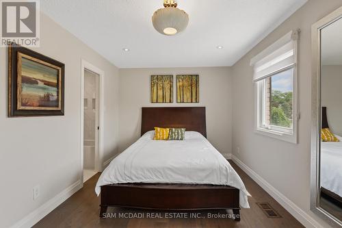 1541 Cuthbert Avenue, Mississauga, ON 