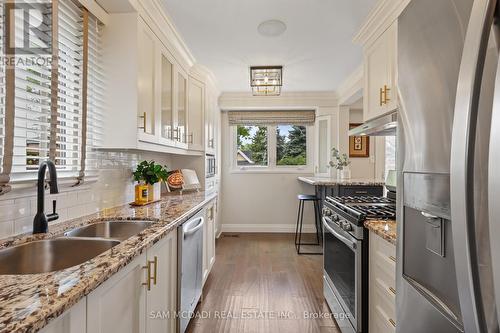 1541 Cuthbert Avenue, Mississauga, ON 