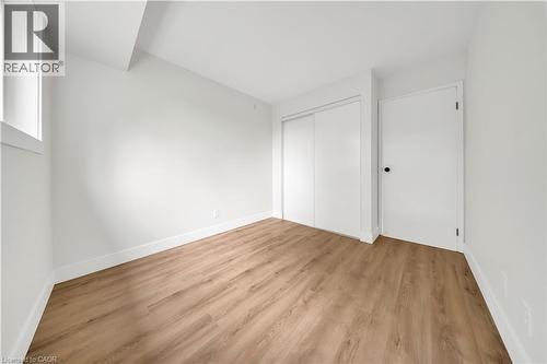 Room featuring light wood-finish flooring, white walls, and a white baseboard trim - 3085 Kingsway Drive Unit# 21, Kitchener, ON 