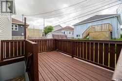 Enjoy barbecues on the deck - 