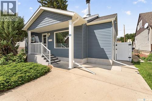 892 7th AVENUE NW  Moose Jaw, SK S6H 4C2