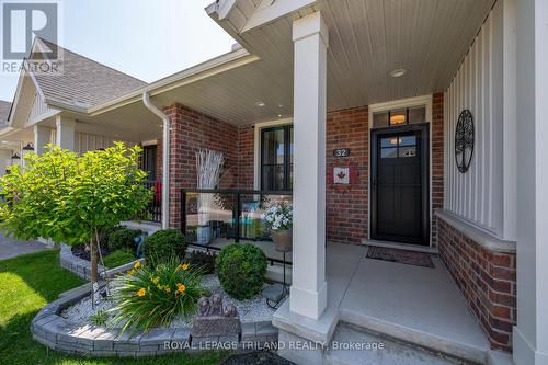 32 Charter Creek Court, St. Thomas, ON - Outdoor With Exterior
