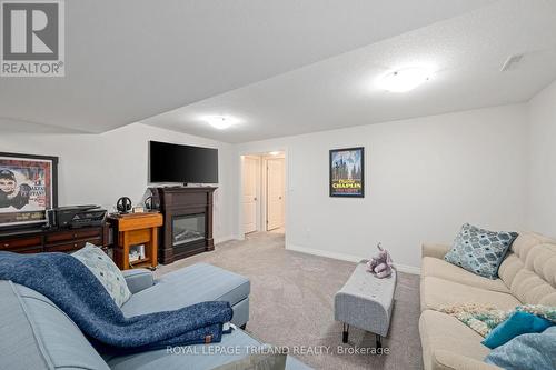 32 Charter Creek Court, St. Thomas, ON - Indoor Photo Showing Living Room With Fireplace