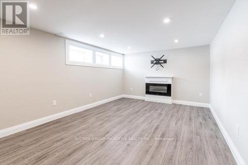 240 WELLINGTON STREET E , Barrie, Ontario L4M 2E3 3