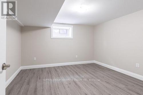240 WELLINGTON STREET E , Barrie, Ontario L4M 2E3 5