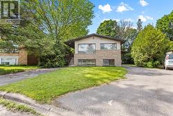492 VERNON AVENUE  Ottawa, ON K1K 1A6