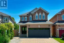 114 BRIGHTSVIEW DRIVE Richmond Hill, ON L4E 3Y9