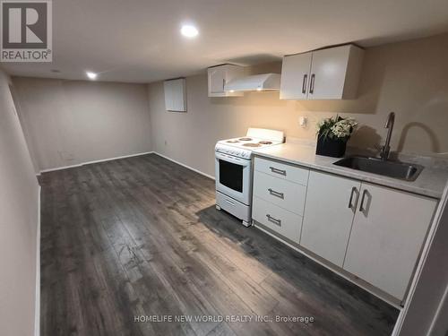 55 CHAMBERLAIN B1 AVENUE , Toronto, Ontario M6E 4J9 2